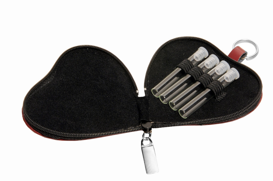 Taschenapotheke Herz aus Leder als Schlüsselanhänger – Praktische Geschenkidee mit Globuligläsern