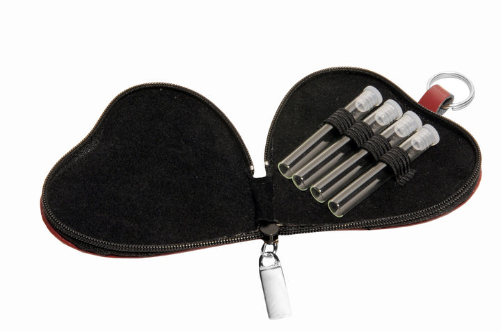 Taschenapotheke Herz aus Leder als Schlüsselanhänger – Praktische Geschenkidee mit Globuligläsern